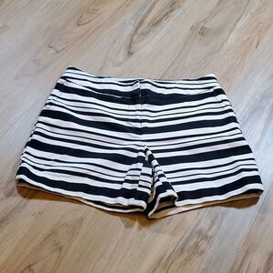 🔹️Apt 9 Black & White Stripe Cuffed Shorts Size 4